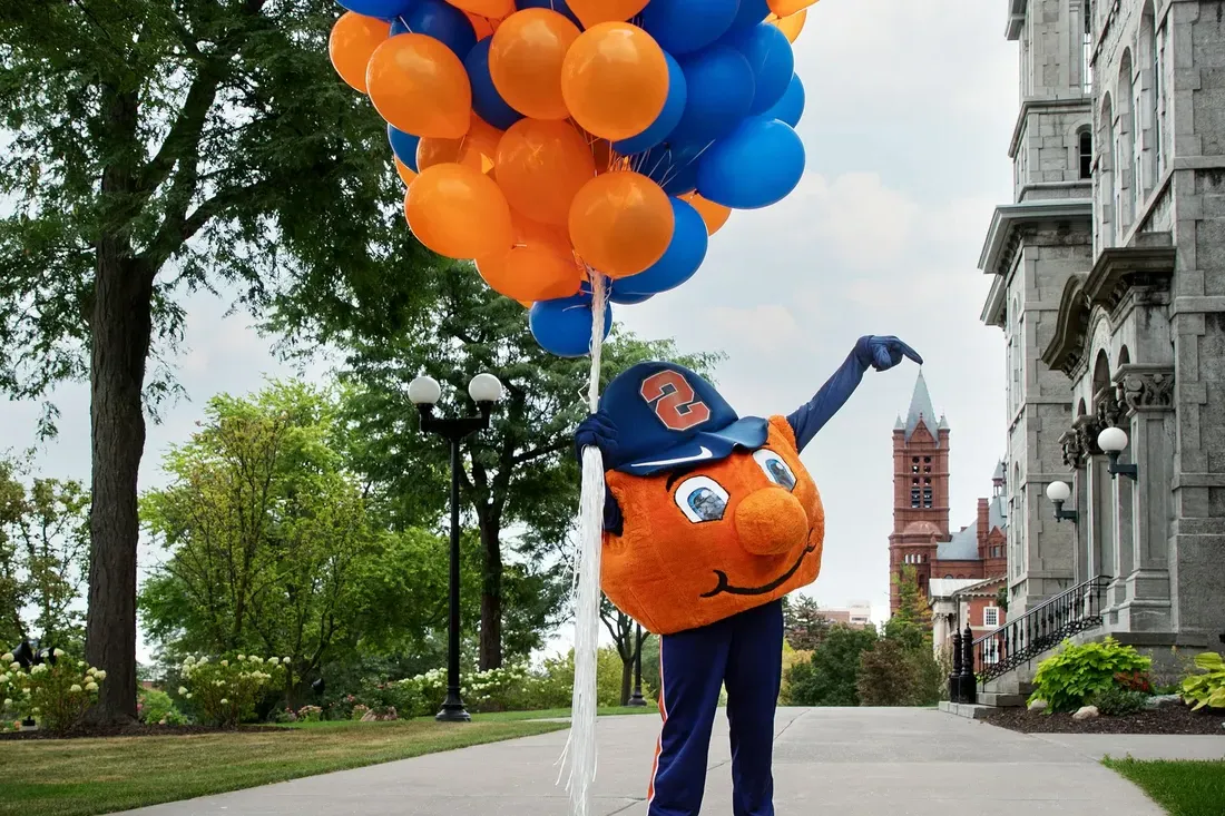 Otto with balloons.